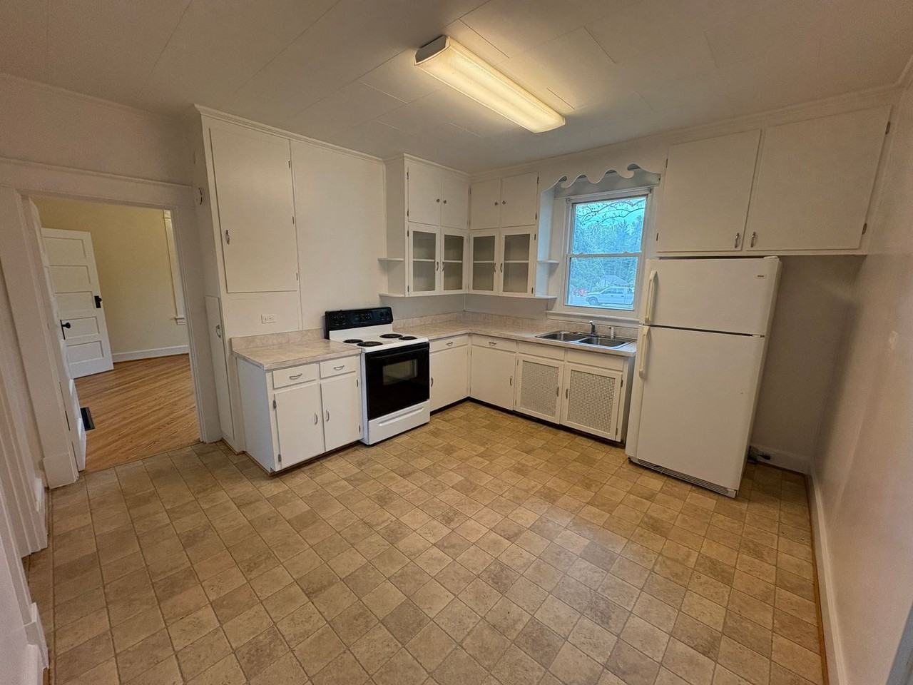 4300 White St - Photo 3 of 17