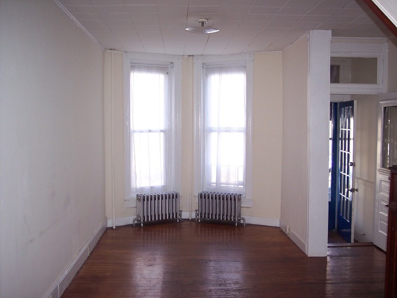 845 W 34th St - Photo 2 of 10