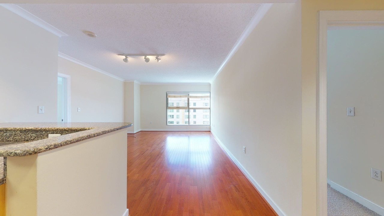 777 7th St Nw - Photo 5 of 33