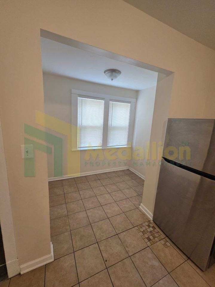 8231 S Saginaw Ave - Photo 6 of 17