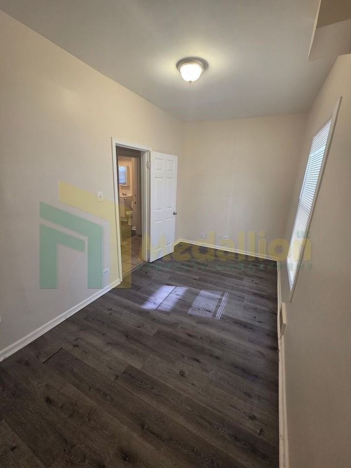 8231 S Saginaw Ave - Photo 7 of 17