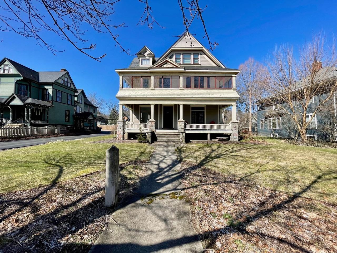 237 Stuart Ave - Photo 2 of 31