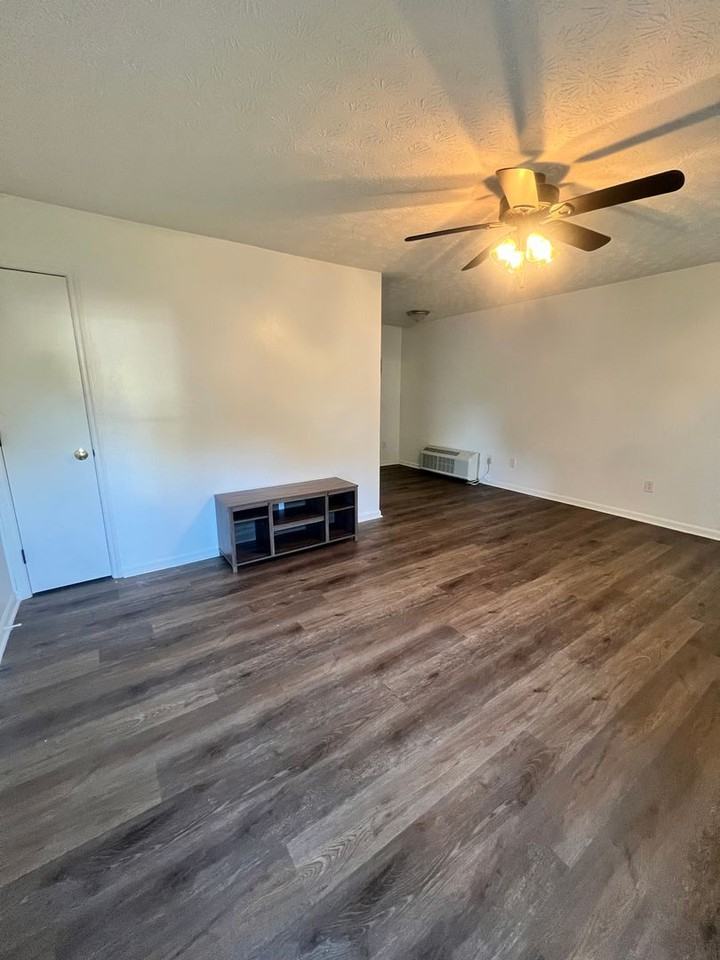 401 Pine St #B - Photo 2 of 9