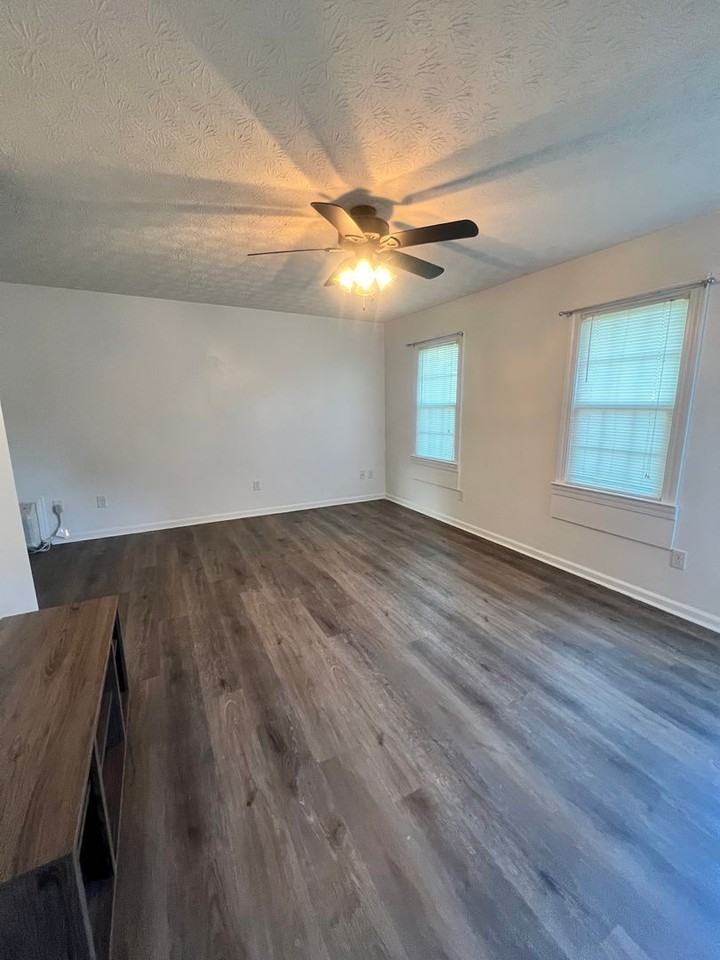401 Pine St #B - Photo 3 of 9