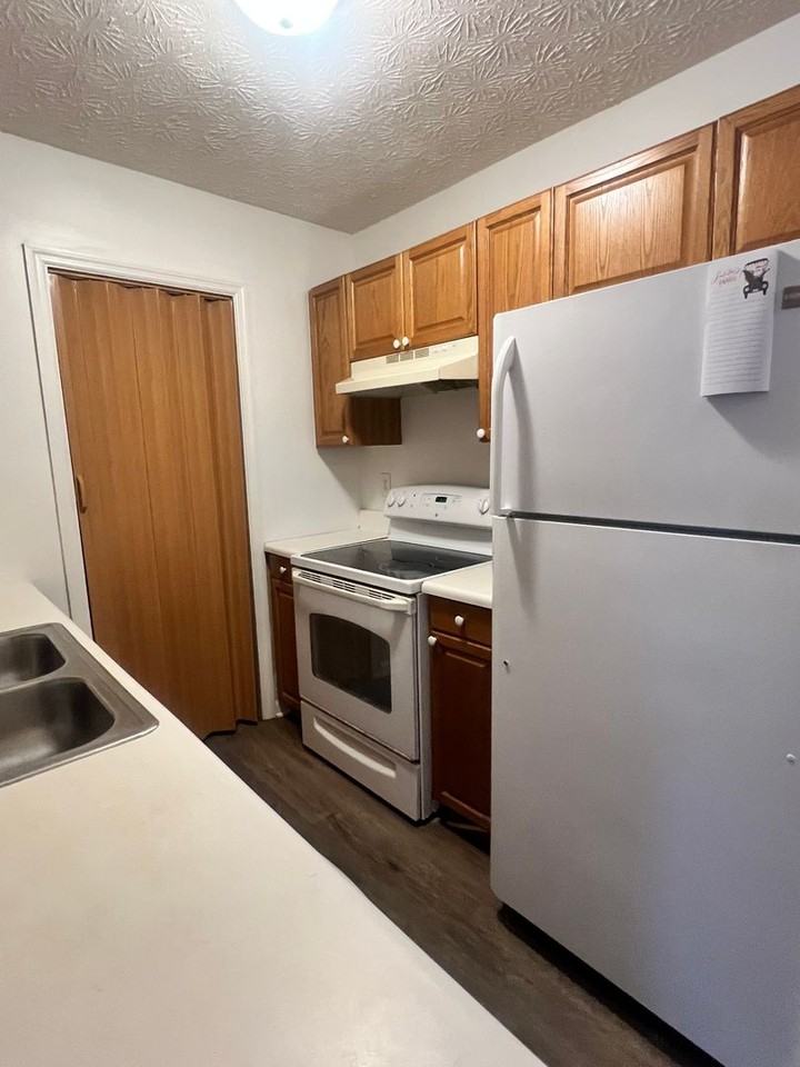 401 Pine St #B - Photo 5 of 9