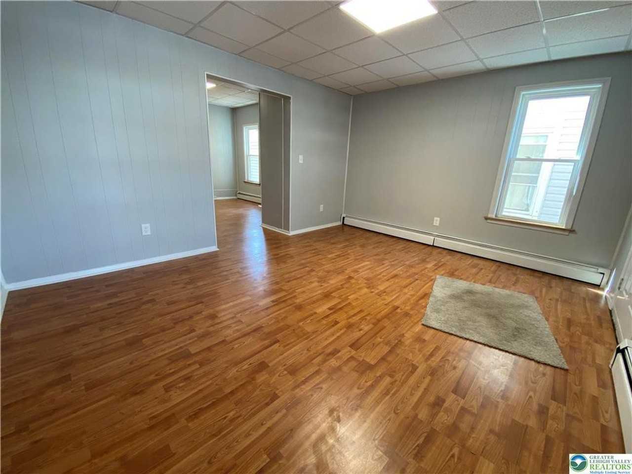 350 Lehigh Ave - Photo 2 of 18