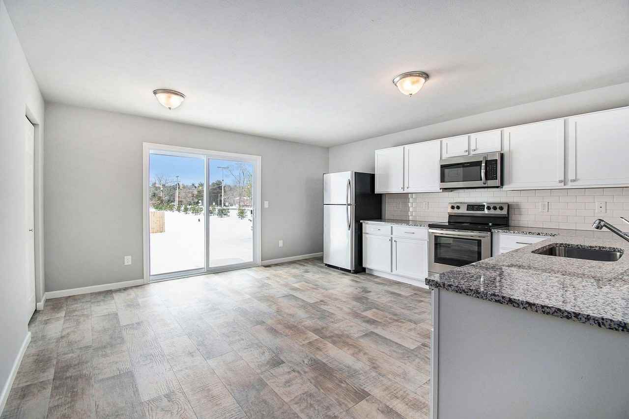 1111 Baker St - Photo 3 of 21