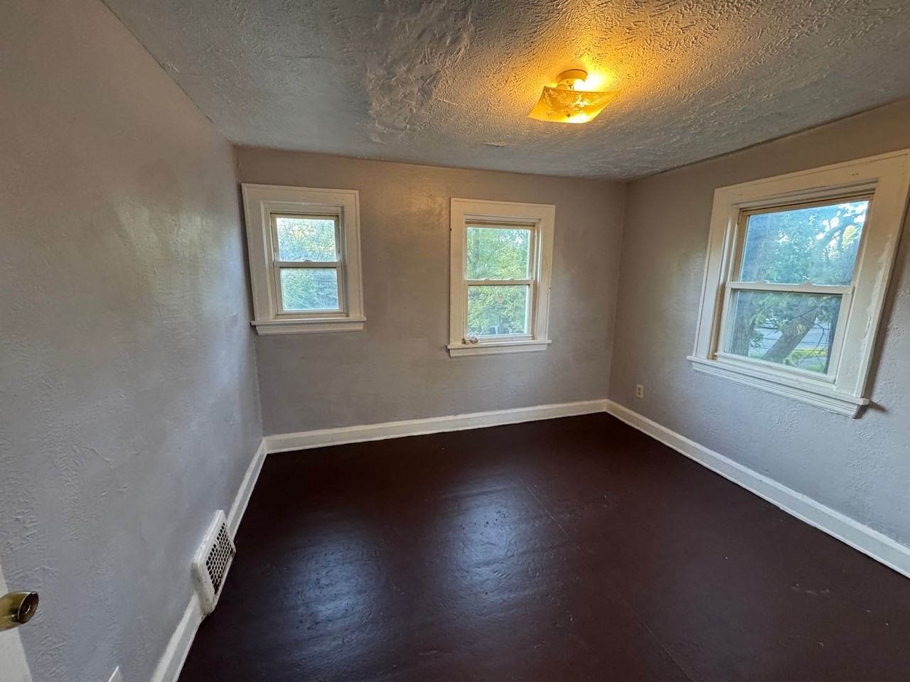 3919 E 99th St - Photo 4 of 26