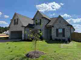 featured image of 340 Chesnut Ridge Cv