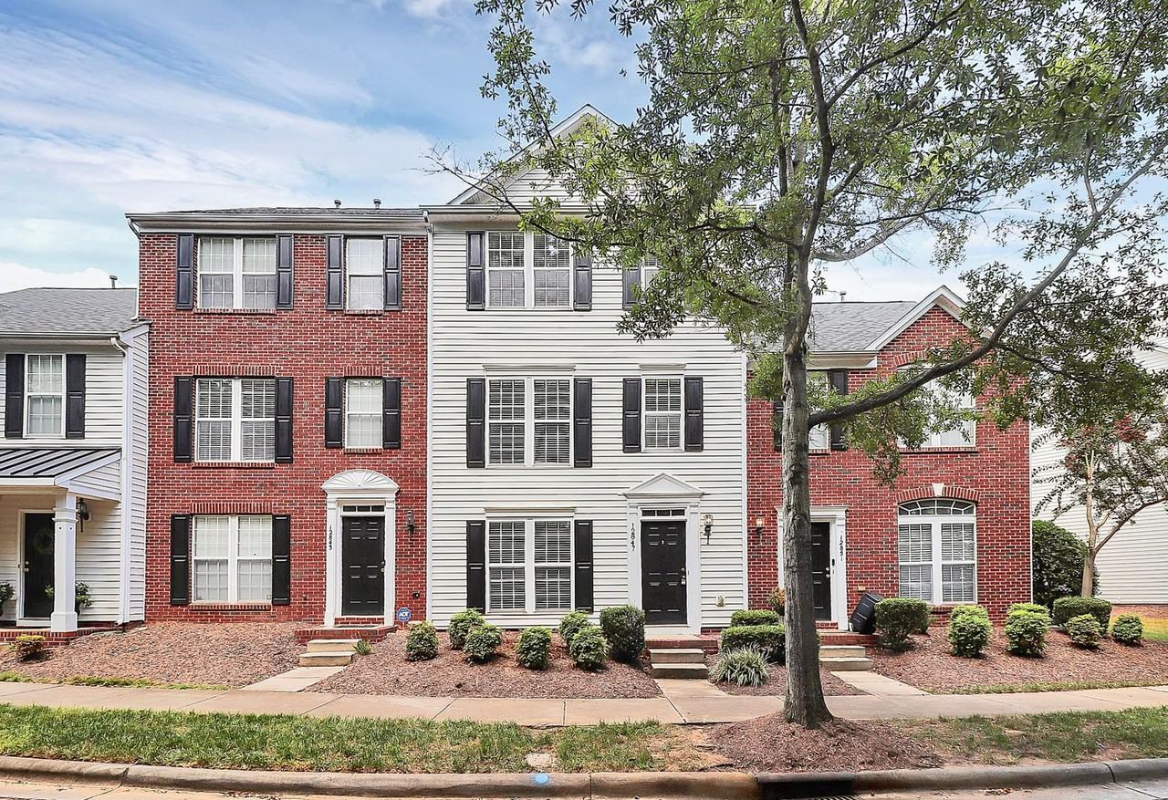 12847 Bullock Greenway Blvd - Photo 2 of 34