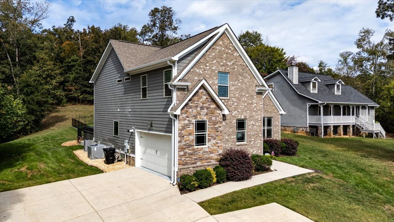 8229 Pierpoint Drive - Photo 3 of 50