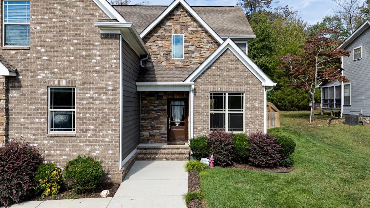 8229 Pierpoint Drive - Photo 4 of 50