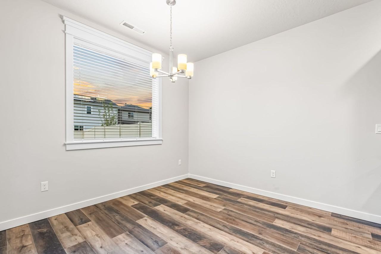 278 W Broyhill St - Photo 6 of 21