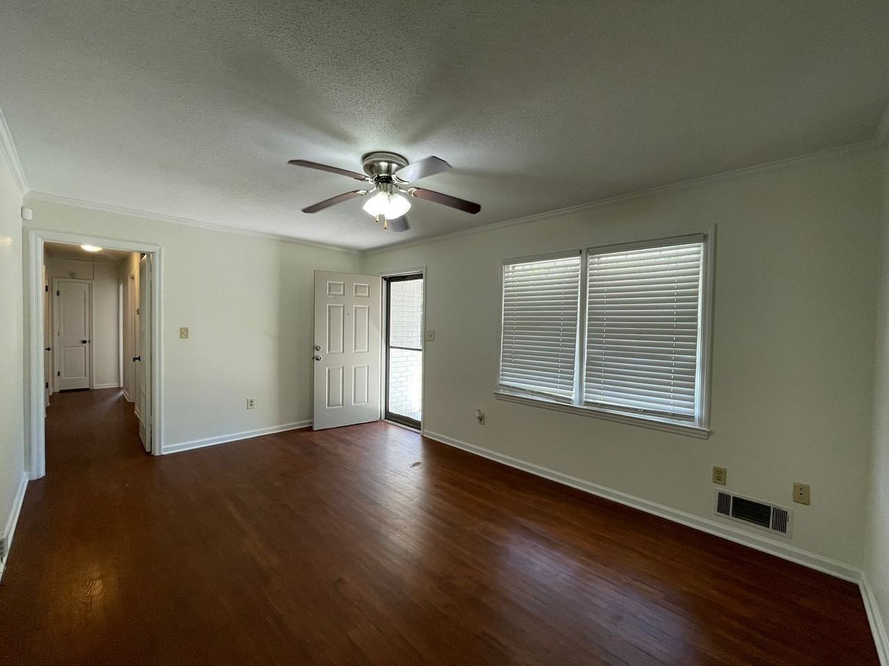 130 Derby St - Photo 2 of 14