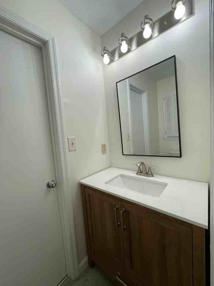 130 Derby St - Photo 6 of 14