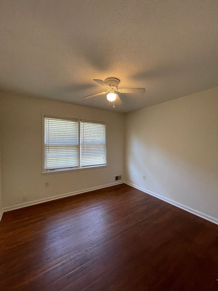 130 Derby St - Photo 7 of 14