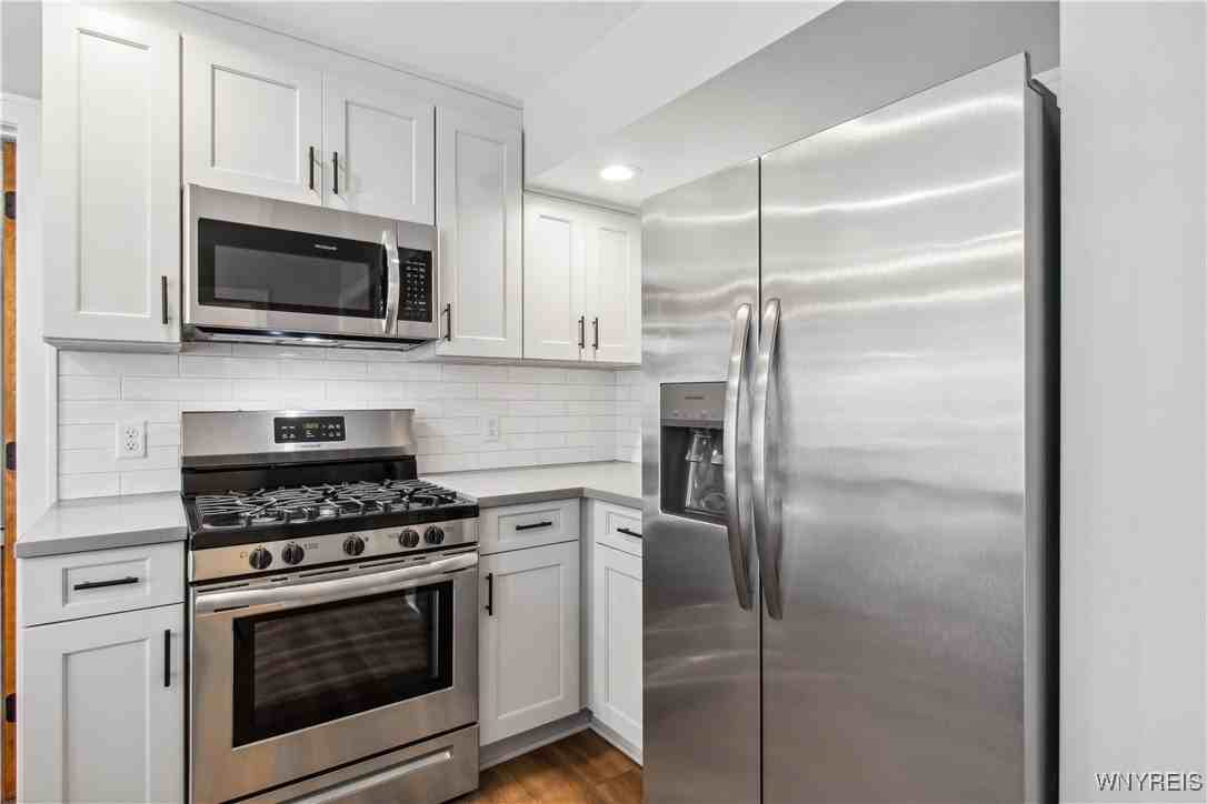 6450 Chestnut Ridge Rd - Photo 7 of 18