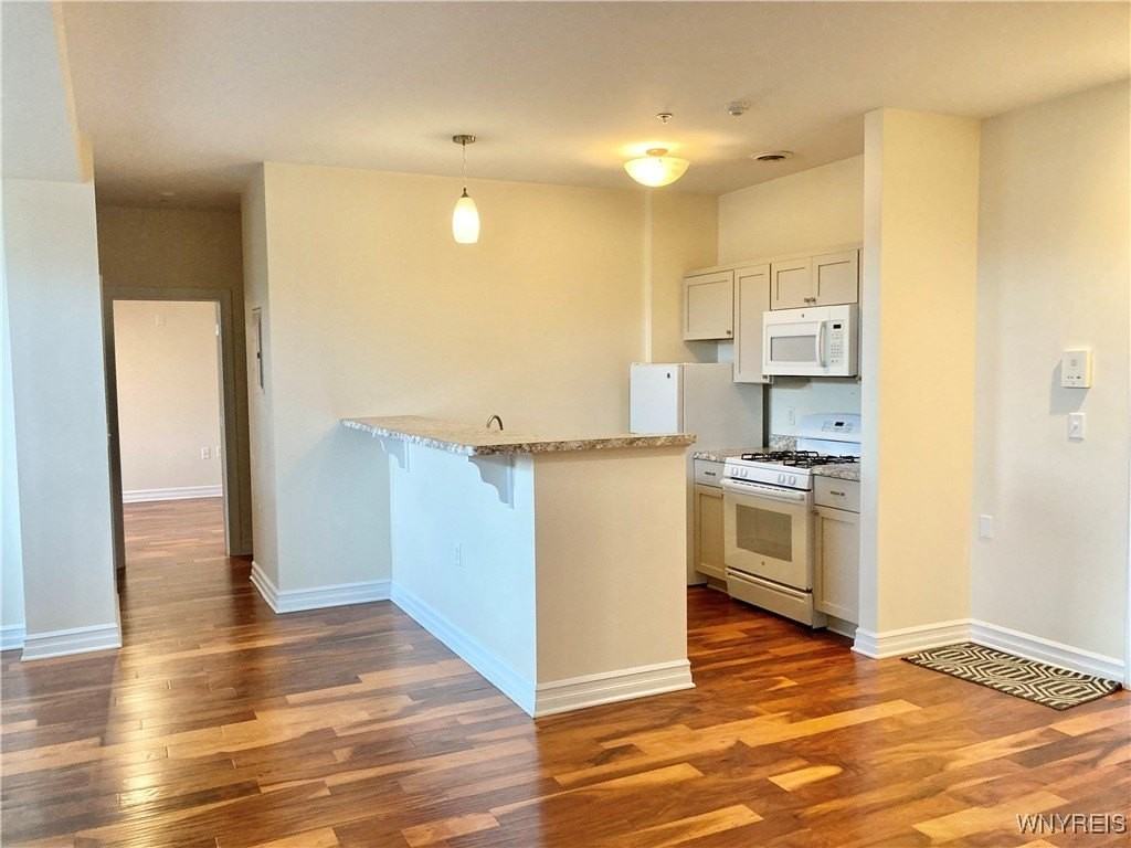 481 Franklin St Apt 10 #10 - Photo 4 of 11