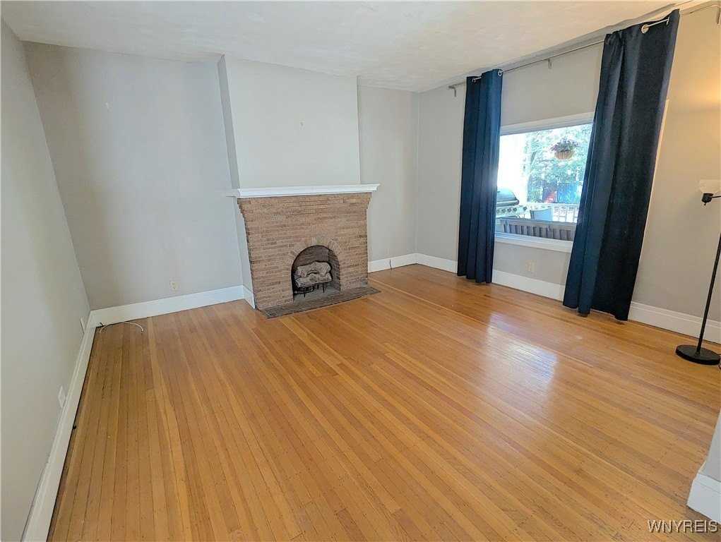 76 Saint James Pl - Photo 2 of 10