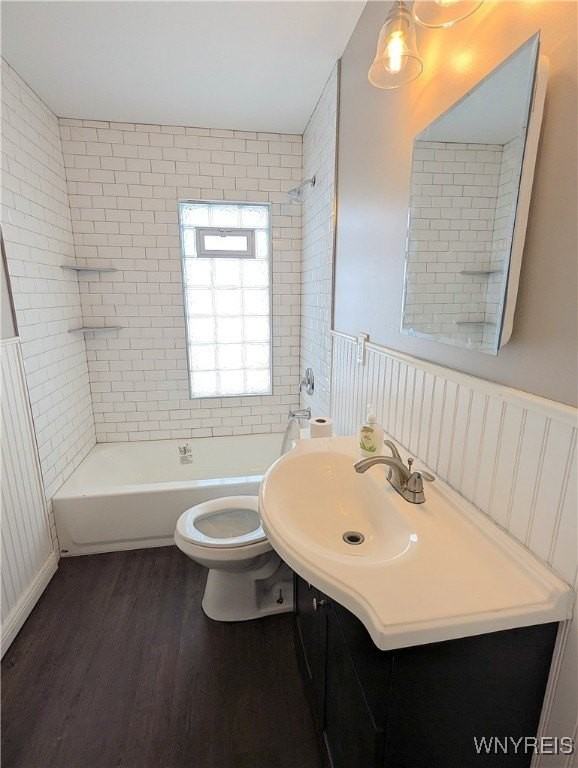 76 Saint James Pl - Photo 5 of 10