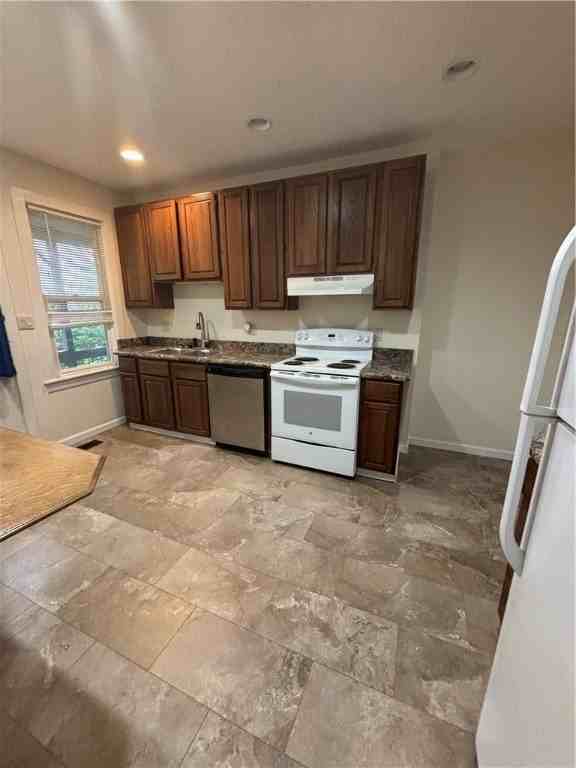 185 Wall St - Photo 2 of 9