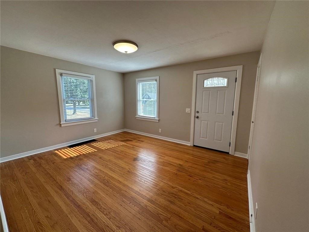 139 Bonesteel St - Photo 2 of 18