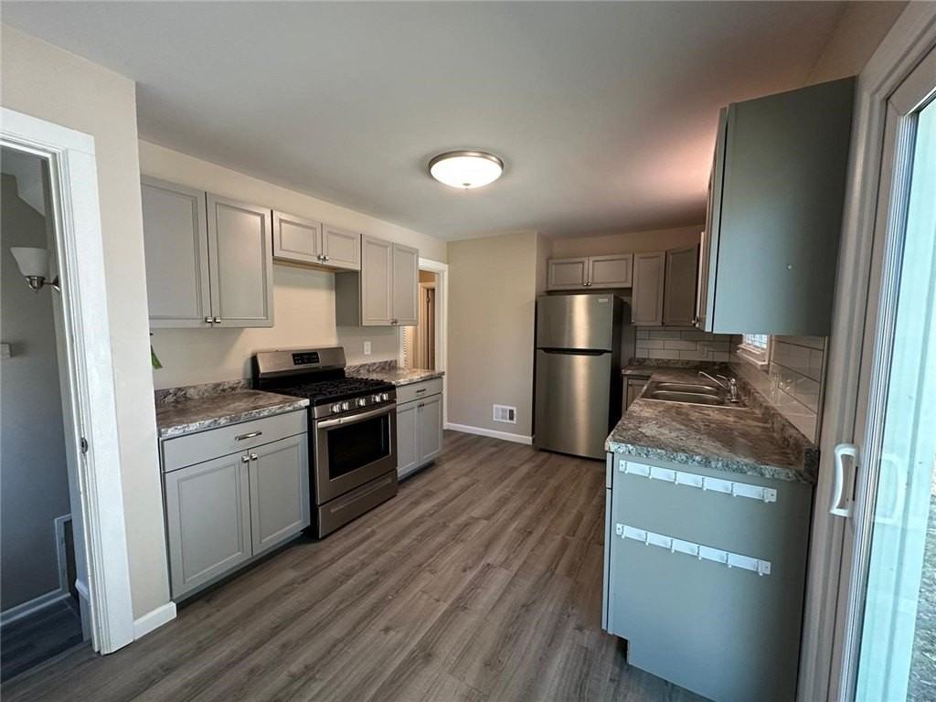 139 Bonesteel St - Photo 4 of 18