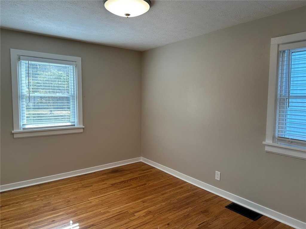 139 Bonesteel St - Photo 7 of 18