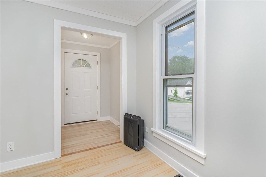 25 Summit St - Photo 3 of 24