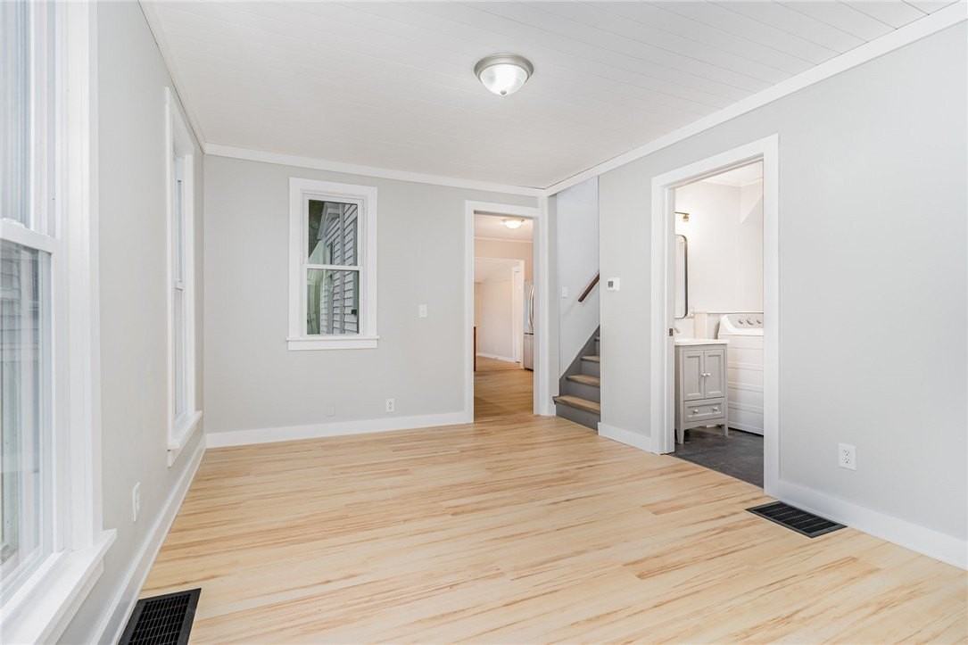 25 Summit St - Photo 4 of 24