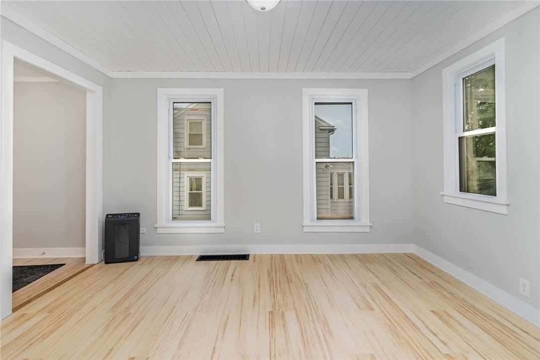 25 Summit St - Photo 6 of 24