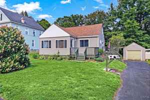 featured image of 127 1/2 Oxford Rd