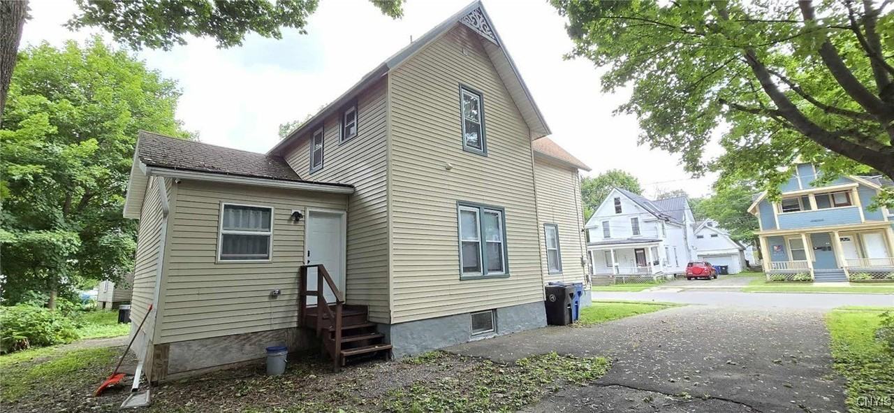 50 Lincoln Ave - Photo 3 of 22