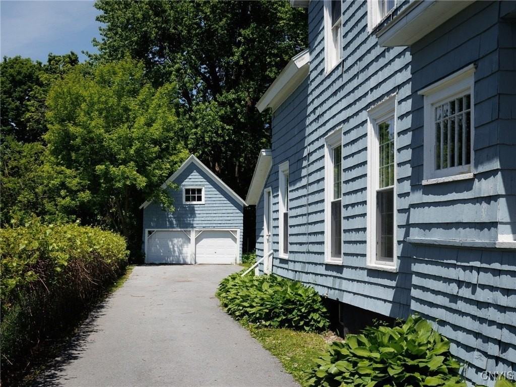 427 Flower Ave E - Photo 3 of 40