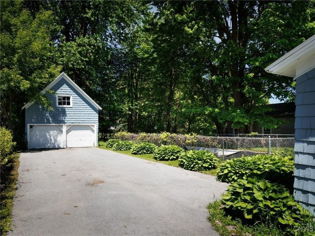 427 Flower Ave E - Photo 5 of 40