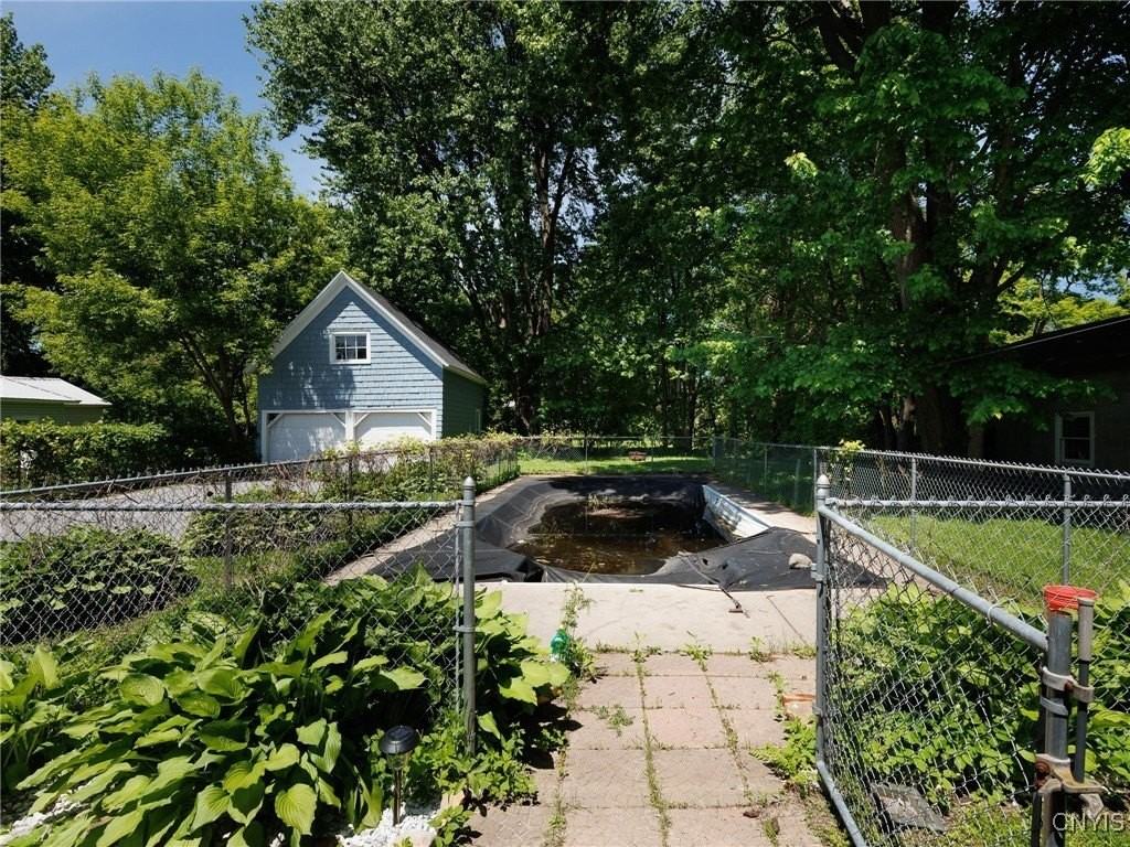 427 Flower Ave E - Photo 6 of 40