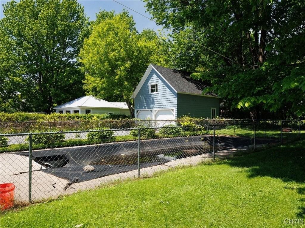 427 Flower Ave E - Photo 7 of 40