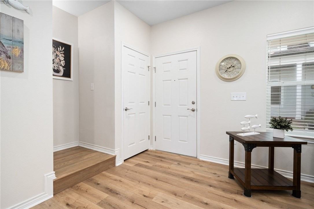 122 Lavaca Cir - Photo 3 of 24