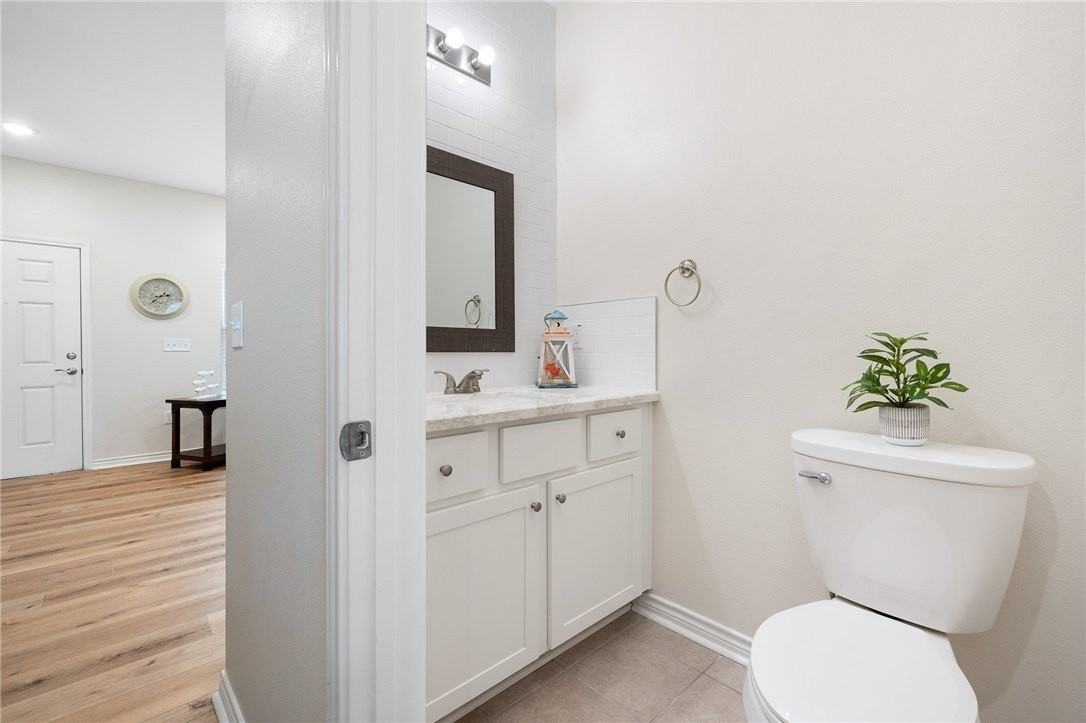 122 Lavaca Cir - Photo 7 of 24