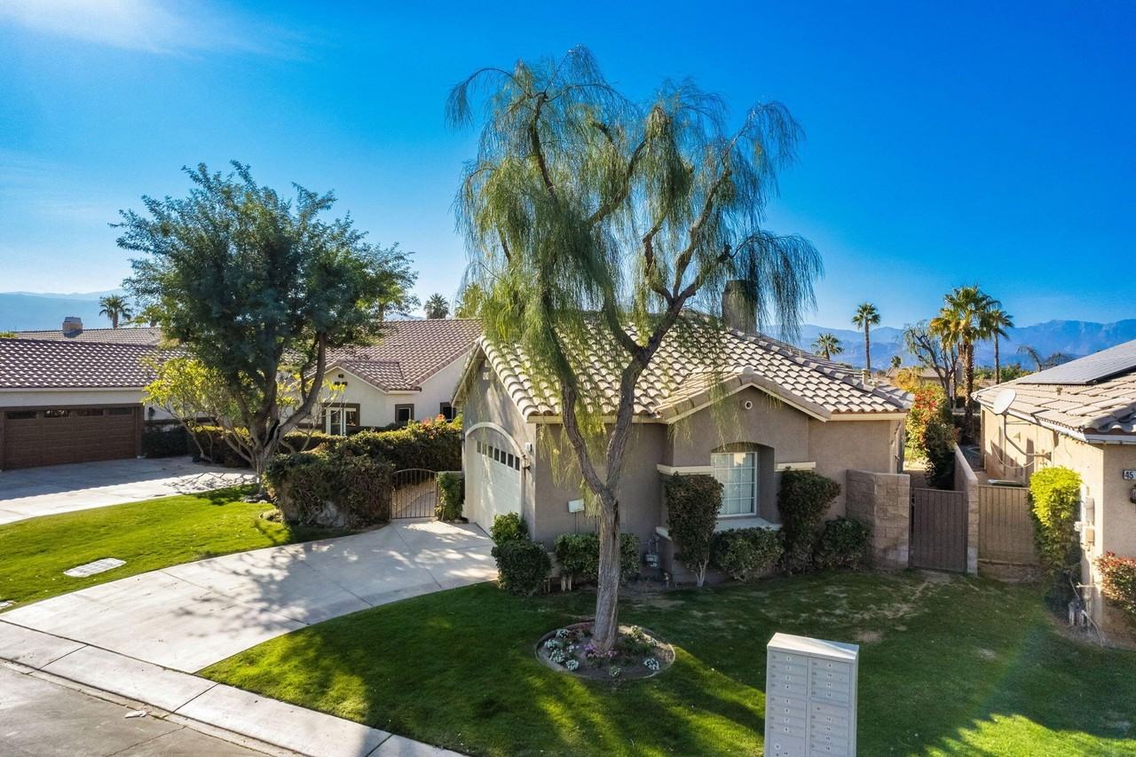 45809 Crosswater St - Photo 3 of 48