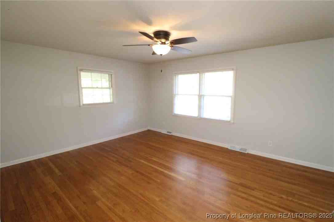 4909 Auburn Rd - Photo 2 of 33