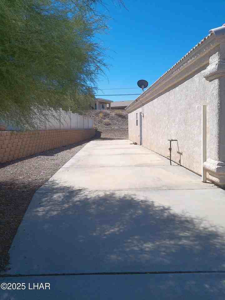 2892 Daytona Ave - Photo 2 of 39