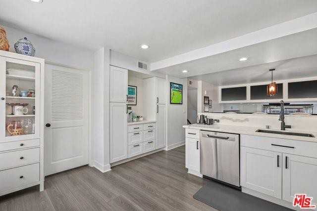 4329 Redwood Avenue #4 - Photo 5 of 8