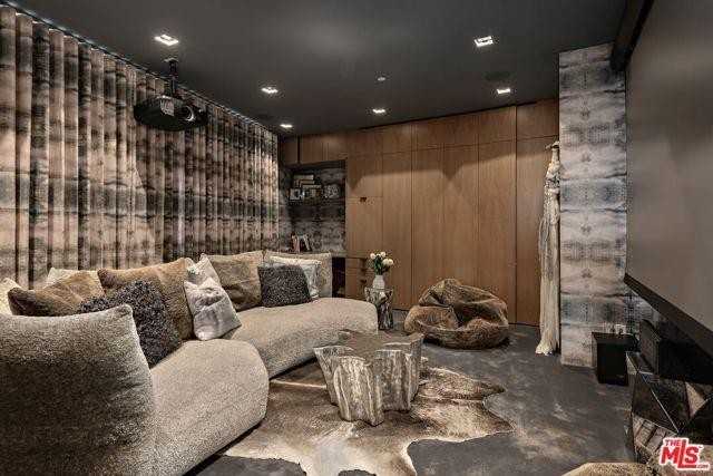 1406 1/2 N Kenter Ave - Photo 3 of 8