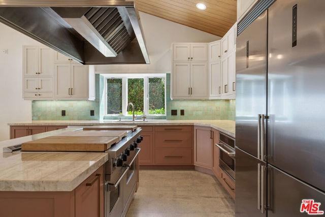 2049 Watson St - Photo 2 of 8