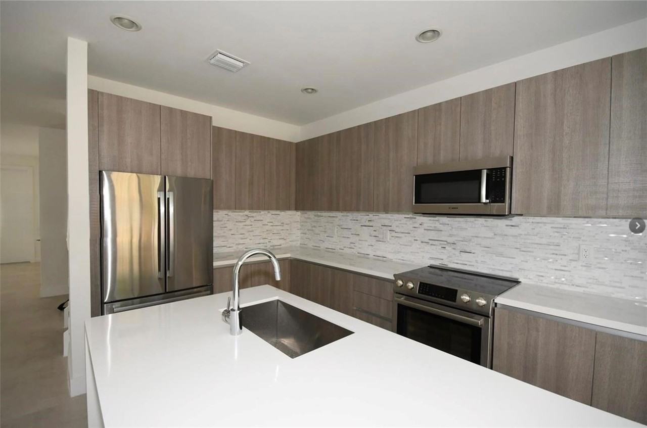 10259 Nw 72nd Ter - Photo 2 of 8