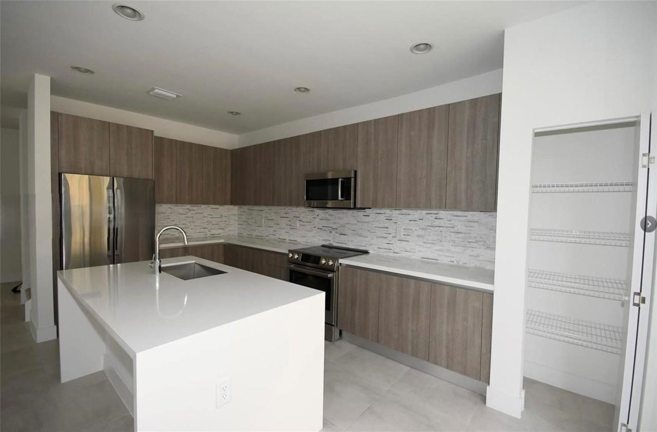 10259 Nw 72nd Ter - Photo 5 of 8