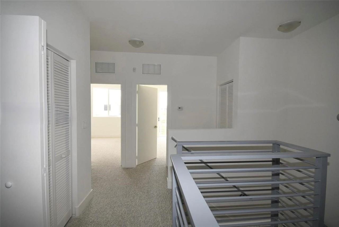 10259 Nw 72nd Ter - Photo 6 of 8