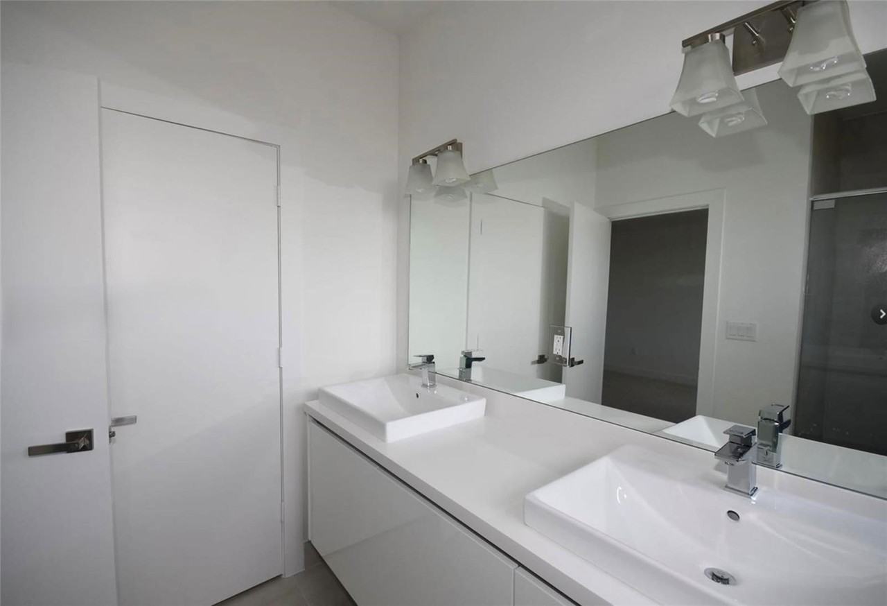 10259 Nw 72nd Ter - Photo 7 of 8