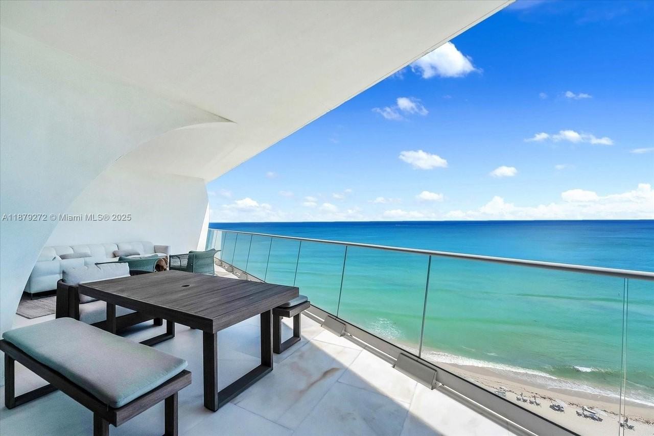 16901 Collins Ave #1403 - Photo 7 of 36